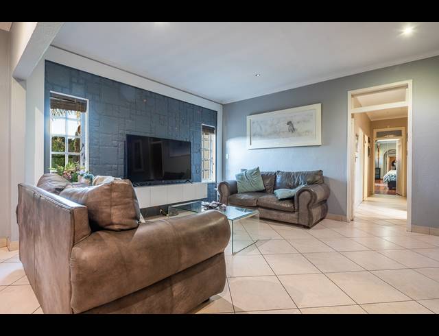 5 BEDROOM HOUSE FOR SALE IN BRACKENHURST